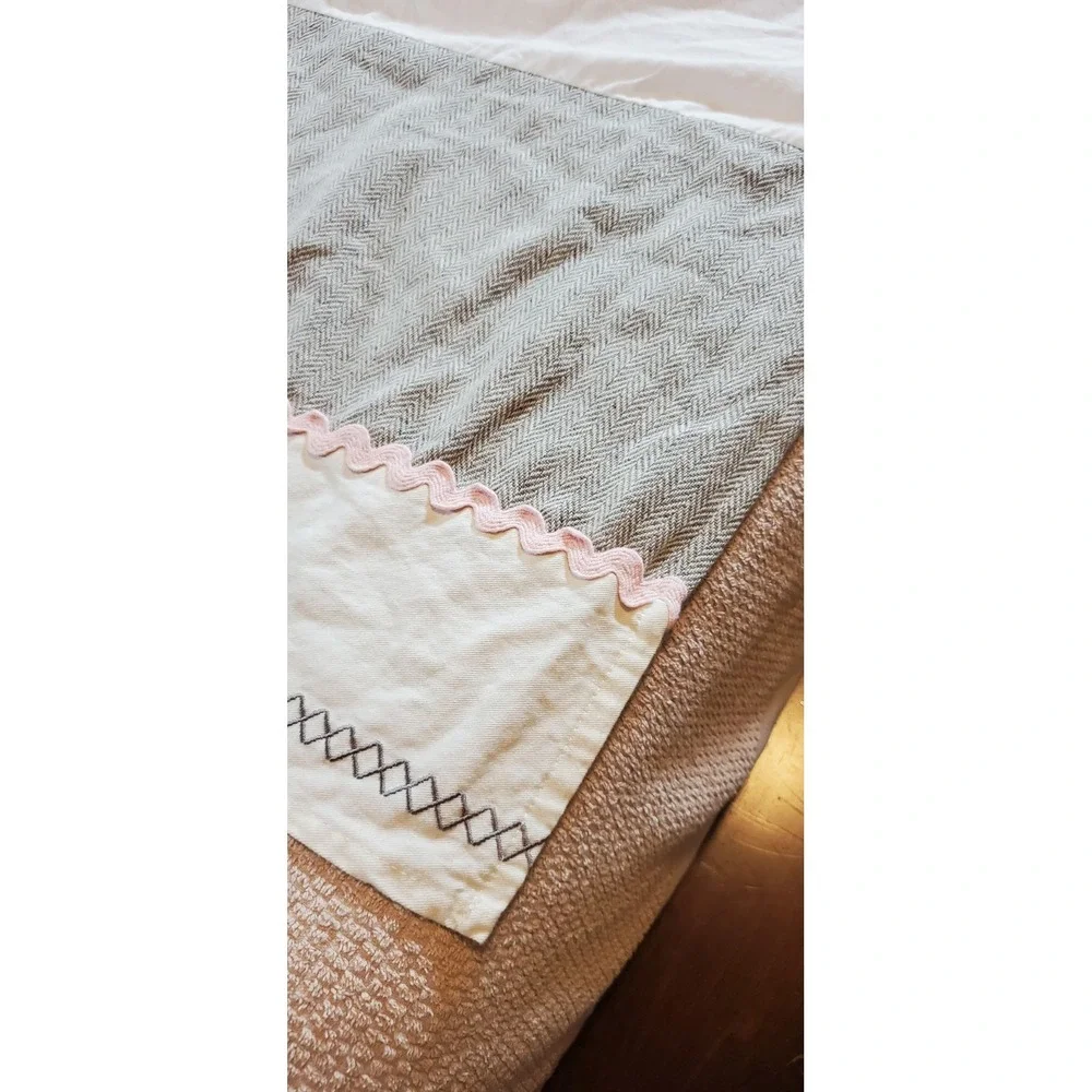 Levtex Baby Crib‎ Skirt White Gray Pink